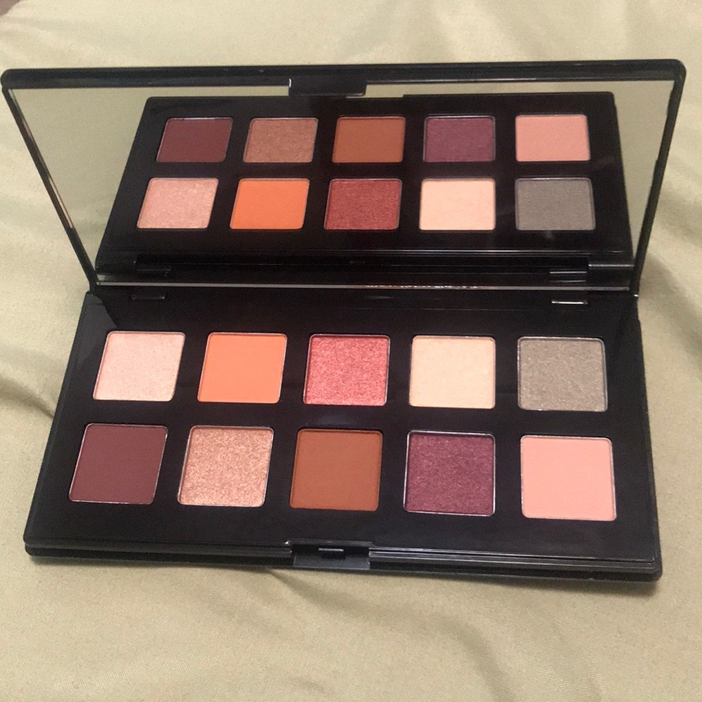 Brand new eye shadow palette